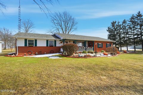Photo of 20300 Dunbridge Road, Bowling Green, OH 43402 (MLS # 10004263)