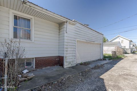 Tiny photo for 516 Geneva Avenue, Toledo, OH 43609 (MLS # 10006787)