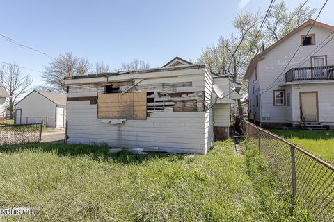 Tiny photo for 516 Geneva Avenue, Toledo, OH 43609 (MLS # 10006787)