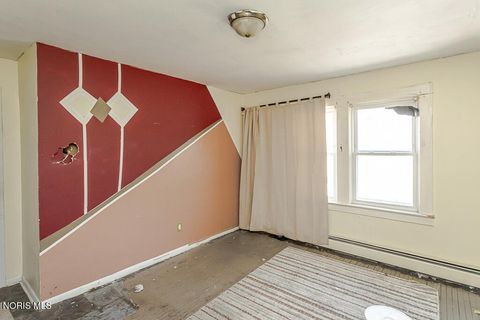 Tiny photo for 516 Geneva Avenue, Toledo, OH 43609 (MLS # 10006787)