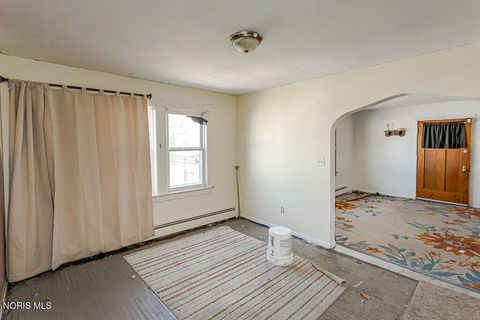 Tiny photo for 516 Geneva Avenue, Toledo, OH 43609 (MLS # 10006787)