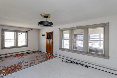 Tiny photo for 516 Geneva Avenue, Toledo, OH 43609 (MLS # 10006787)