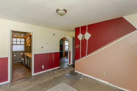 Tiny photo for 516 Geneva Avenue, Toledo, OH 43609 (MLS # 10006787)