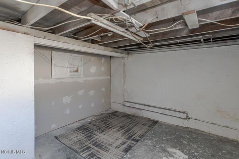 Tiny photo for 516 Geneva Avenue, Toledo, OH 43609 (MLS # 10006787)