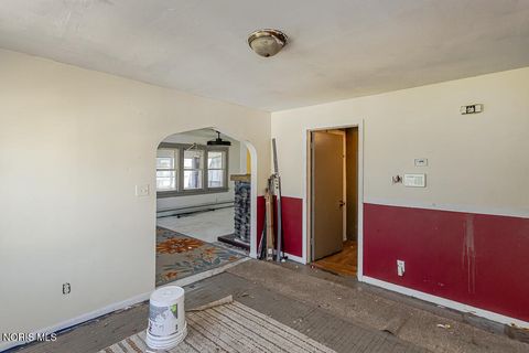 Tiny photo for 516 Geneva Avenue, Toledo, OH 43609 (MLS # 10006787)