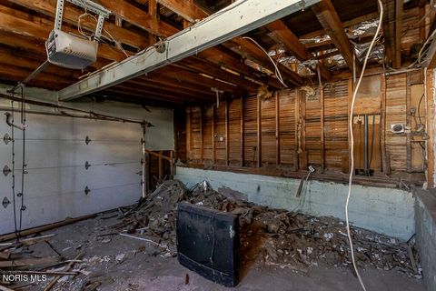 Tiny photo for 516 Geneva Avenue, Toledo, OH 43609 (MLS # 10006787)