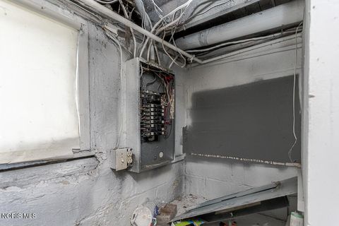 Tiny photo for 516 Geneva Avenue, Toledo, OH 43609 (MLS # 10006787)