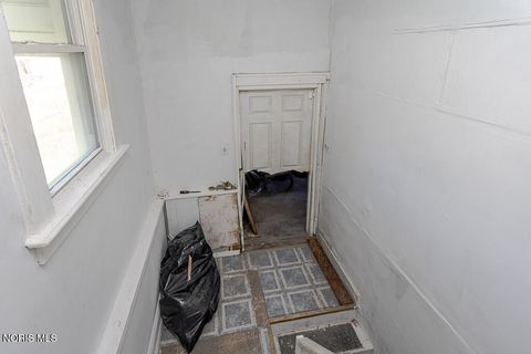 Tiny photo for 516 Geneva Avenue, Toledo, OH 43609 (MLS # 10006787)