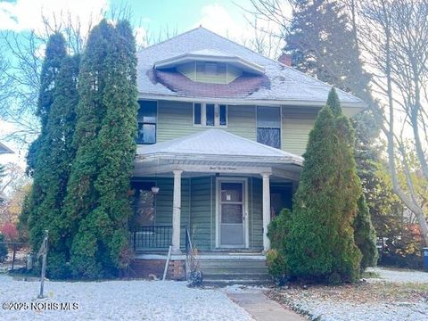 Photo of 427 W Delaware Avenue, Toledo, OH 43610 (MLS # 10001392)
