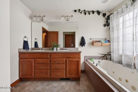 Tiny photo for 5742 Maple Creek Boulevard, Sylvania, OH 43560 (MLS # 10005668)