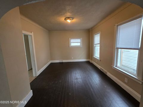 Tiny photo for 420 E Oakland Street, Toledo, OH 43608 (MLS # 10002404)