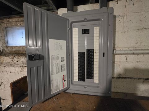 Tiny photo for 420 E Oakland Street, Toledo, OH 43608 (MLS # 10002404)