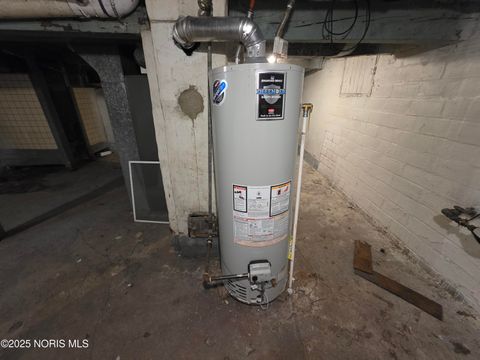 Tiny photo for 420 E Oakland Street, Toledo, OH 43608 (MLS # 10002404)