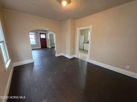 Tiny photo for 420 E Oakland Street, Toledo, OH 43608 (MLS # 10002404)