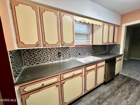 Tiny photo for 545 Woodsdale Avenue, Toledo, OH 43609 (MLS # 10006387)