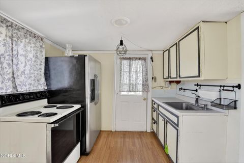 Tiny photo for 29443 Harriet Street, Millbury, OH 43447 (MLS # 10006762)