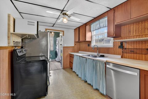 Tiny photo for 29443 Harriet Street, Millbury, OH 43447 (MLS # 10006762)