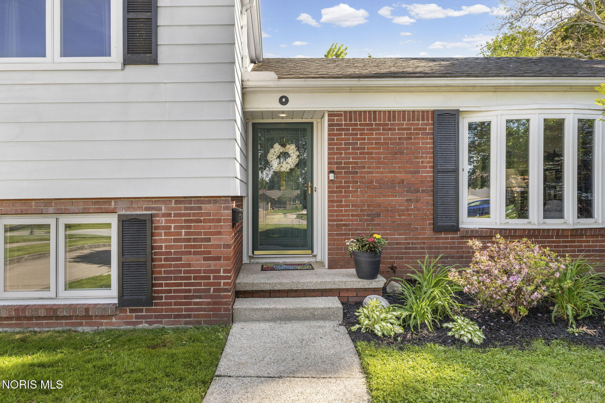 309 Hawthorne Lane
