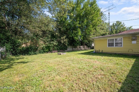 Tiny photo for 1924 Brancaster Road, Toledo, OH 43615 (MLS # 10013062)