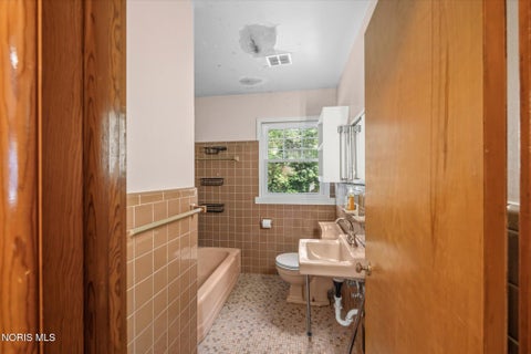 Tiny photo for 1924 Brancaster Road, Toledo, OH 43615 (MLS # 10013062)