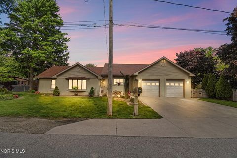 Photo of 1925 Seaford Drive, Oregon, OH 43616 (MLS # 10007763)