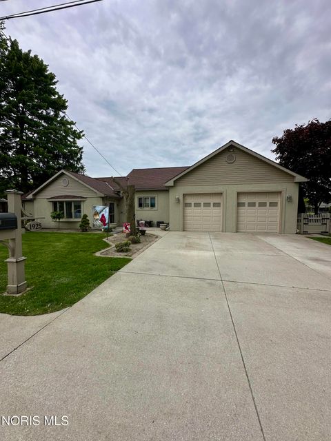 Photo of 1925 Seaford Drive, Oregon, OH 43616 (MLS # 10007763)