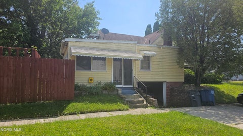 Tiny photo for 840 Clifton Boulevard, Toledo, OH 43607 (MLS # 10010702)
