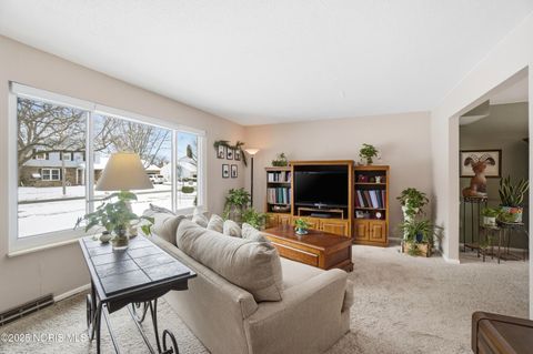 Tiny photo for 622 Normandie Boulevard, Bowling Green, OH 43402 (MLS # 10002210)