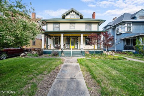 Photo of 2514 Scottwood Avenue, Toledo, OH 43610 (MLS # 10007221)
