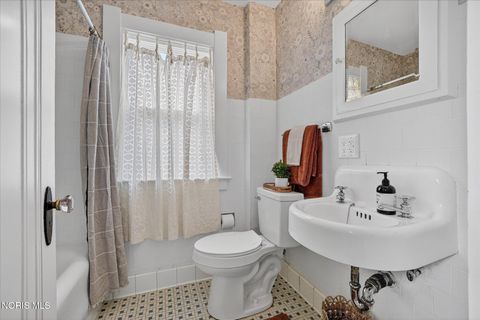 Tiny photo for 2133 Dana Street, Toledo, OH 43609 (MLS # 10007199)