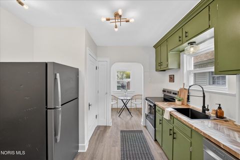 Tiny photo for 2133 Dana Street, Toledo, OH 43609 (MLS # 10007199)