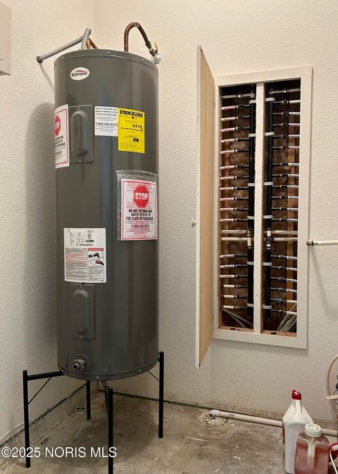 Tiny photo for 136 Maumee Lane, Antwerp, OH 45813 (MLS # 10002380)