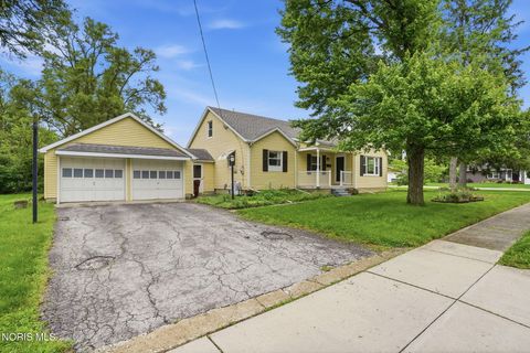 Photo of 700 Woodworth Drive, Findlay, OH 45840 (MLS # 10008041)