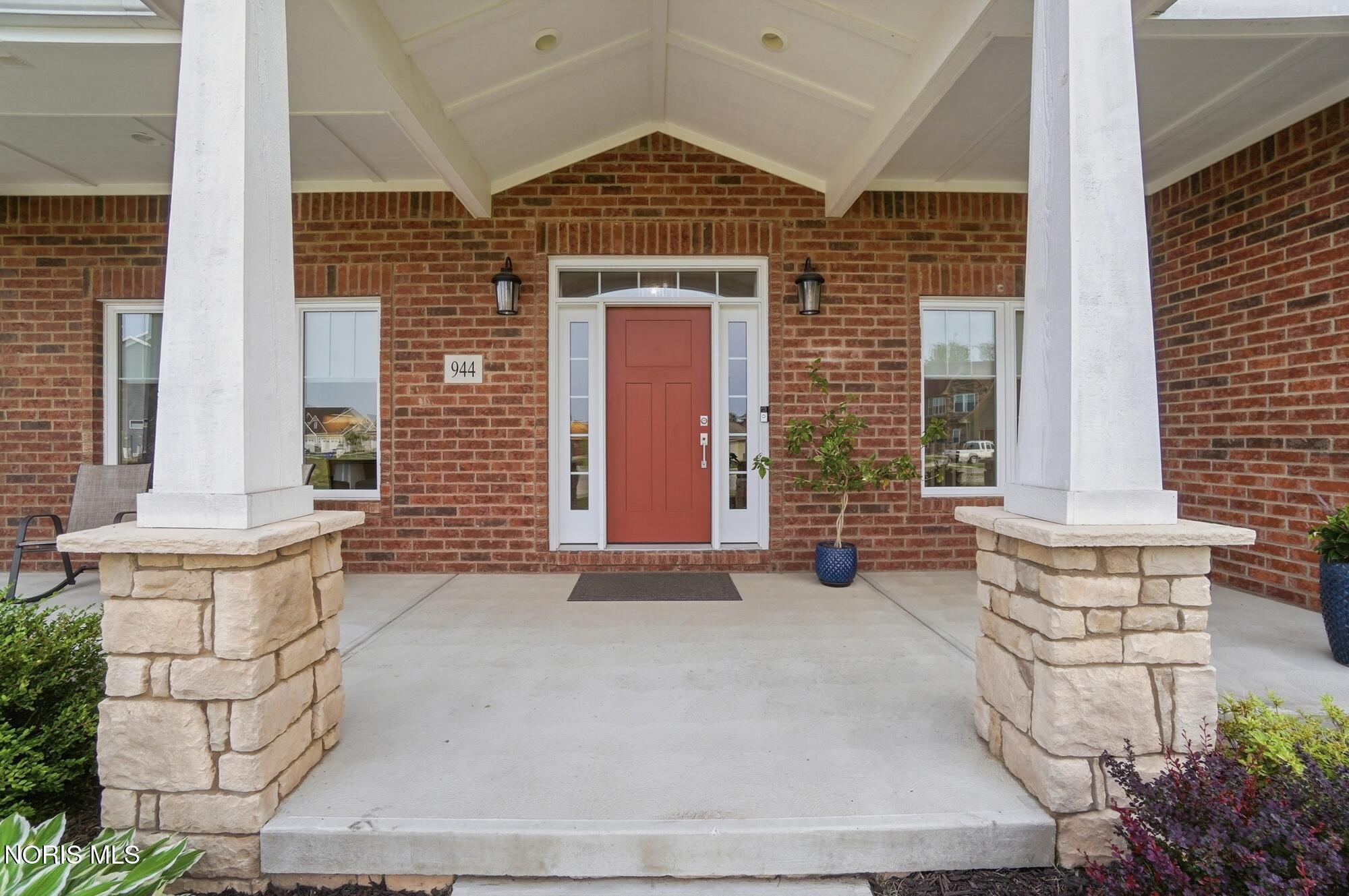 944 Heather Court