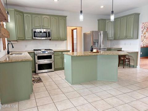 Tiny photo for 1404 Muirfield Drive, Bowling Green, OH 43402 (MLS # 10008067)