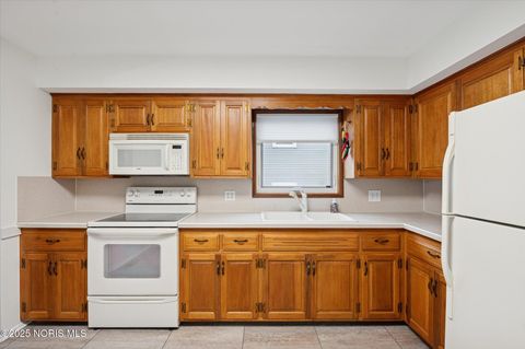 Tiny photo for 5504 Ketukkee Trail, Toledo, OH 43611 (MLS # 10000497)