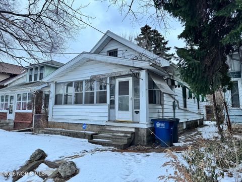 Photo of 32 Allison Avenue, Toledo, OH 43605 (MLS # 10004007)