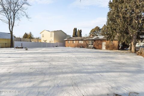 Tiny photo for 1548 Booth Avenue, Toledo, OH 43608 (MLS # 10003278)