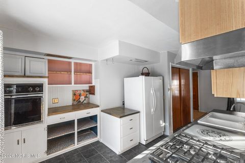 Tiny photo for 1548 Booth Avenue, Toledo, OH 43608 (MLS # 10003278)