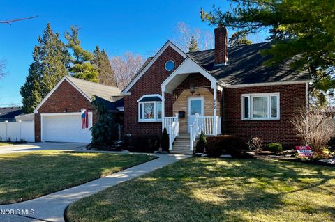 Photo of 212 E Indiana Avenue, Maumee, OH 43537 (MLS # 10004937)