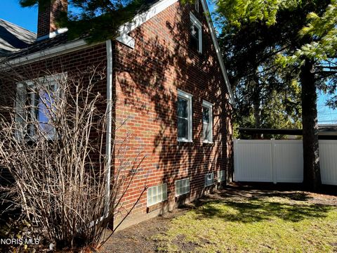 Tiny photo for 212 E Indiana Avenue, Maumee, OH 43537 (MLS # 10004937)