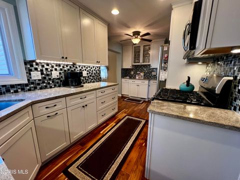 Tiny photo for 212 E Indiana Avenue, Maumee, OH 43537 (MLS # 10004937)