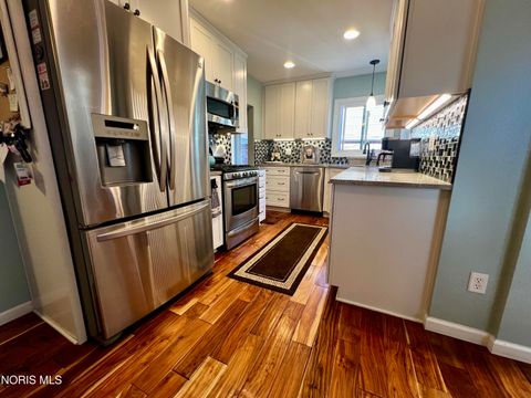 Tiny photo for 212 E Indiana Avenue, Maumee, OH 43537 (MLS # 10004937)