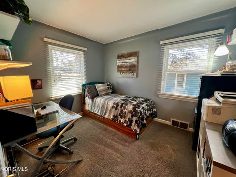 Tiny photo for 212 E Indiana Avenue, Maumee, OH 43537 (MLS # 10004937)