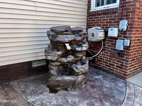 Tiny photo for 212 E Indiana Avenue, Maumee, OH 43537 (MLS # 10004937)