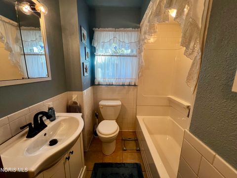 Tiny photo for 212 E Indiana Avenue, Maumee, OH 43537 (MLS # 10004937)