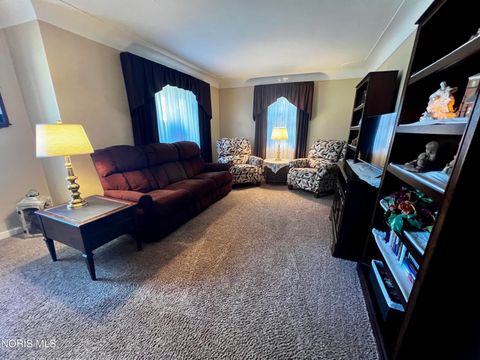 Tiny photo for 212 E Indiana Avenue, Maumee, OH 43537 (MLS # 10004937)