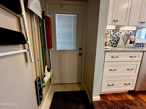 Tiny photo for 212 E Indiana Avenue, Maumee, OH 43537 (MLS # 10004937)