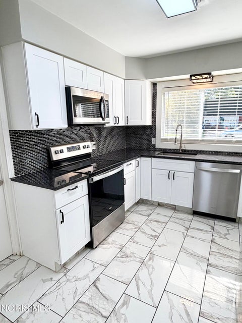 Tiny photo for 1234 Eleanor Avenue, Toledo, OH 43612 (MLS # 10014679)