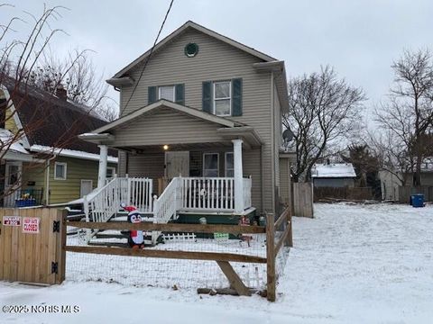 Photo of 1817 Giant Street, Toledo, OH 43613 (MLS # 10002669)